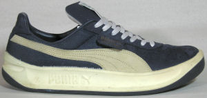 Puma California retro sneaker, dark blue with off-white formstrip