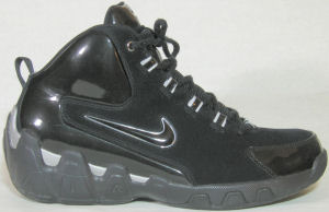 Nike "Air Flight Hops" basketball shoe in black Nike "Air Flight Hops" basketball shoe in black