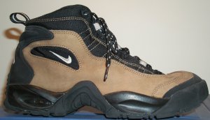 Nike Air Mada Pro hiking boot in light and dark brown Nike Air Mada Pro hiking boot in light and dark brown
