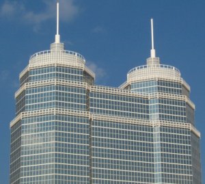 Picture of the top of the Saint Luke's Medical Tower in the Texas Medical Center campus